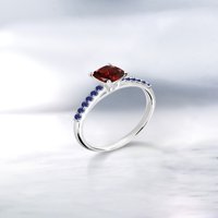 Gem Stone King 1. CT jastuk Red Garnet Blue stvorio je safir 10k bijeli zlatni prsten