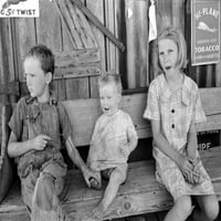 Djeca migranti, 1939. NCILDRENA poljoprivrednih dnevnih radnika koji sjede ispred male trgovine u blizini