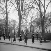 Bijela kuća: sufinali. Nwomen sufineti odabire ispred Bijele kuće, Washington, D.C., 1917. Poster Print