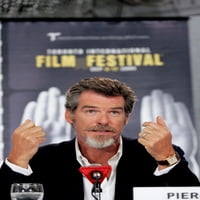 Pierce Brosnan na konferenciji za novinare za premijere Matador na Filmskom festivalu Toronto, Sutton