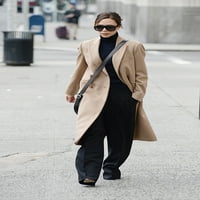 Victoria Beckham izlazi i o slavnim Candins - SAT, Njujork, NY februar,. Foto Kristin CallahaneVevett